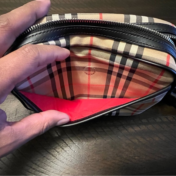 Burberry Vintage Unisex Check & Leather Crossbody Bag 8010152 (New) $1150 - Picture 9 of 12